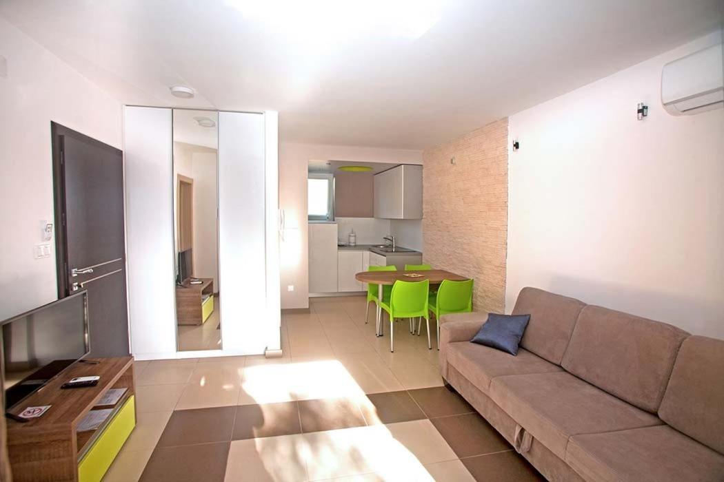 Residence Daska II Njivice Esterno foto